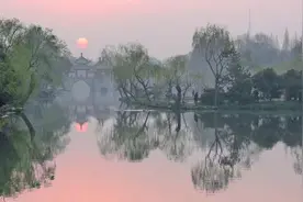 顺着河边走，如何拍摄好沿途风景？图片