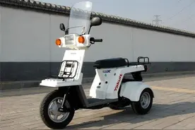日本老人代步神器，不会摔倒的摩托，原本制造原因却是为了送外卖图片