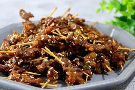 想吃羊肉串不用买，在家做牙签肉，腌制配方在这里，比烤的好吃视频封面