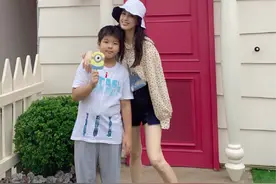 黄圣依久违晒与大儿子合照，9岁安迪身材变壮，身高超妈妈肩膀图片
