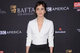 Emma Watson从小美到大，一身黑白穿搭展现利落帅气的一面图片