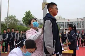 孩子睡前的这些小习惯，会在不经意间“偷走”孩子的身高别忽视图片