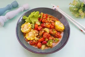 小龙虾和这些材料一起煮，吃起来特别鲜爽，不要错过夏日限定美味图片