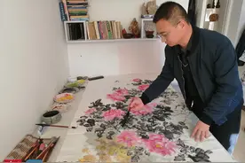 菏泽“画痴”画牡丹：浓脂难写丰姿意，只求梦中传芳华图片