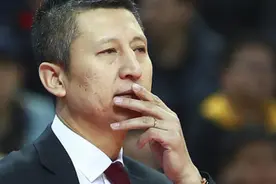 离开不握手走后就爆发，郭士强下课跟大侄子有关？郭艾伦受访失控图片
