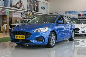 福克斯为运动而生，两厢、三厢可选，满足不同车友的要求图片