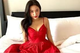 清纯又性感！RedVelvet 金艺琳晒“红裙照”，展示动摇男心的姿态图片