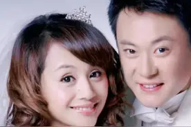 前央视主持曹颖庆结婚26年，两人至今没办婚礼，疑透露想生二胎？图片