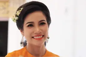 诗尼娜贵妃美貌如花，总去跪拜僧人成何体统？图片