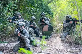 中国特种兵新装备摸秃美军，网友：你跟我说这是解放军？图片