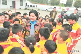她12岁时父母双亡，辍学务工护弟妹，今已捐2000万元做公益，获全国最美志愿者，抗疫中做了这样贡献图片
