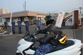 日本海上自卫队口罩文化，迷彩卡通应有尽有，鼓励人们戴口罩防疫图片