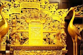 故宫出了件怪事！一外国人坐龙椅后竟离奇死亡，专家也难以解释图片
