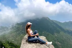 国内女网红在瀑布旁自拍，意外失足坠落身亡，年仅32岁图片