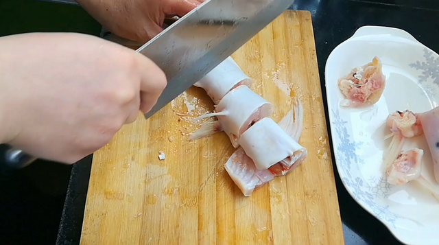 回鱼的鱼鳞怎么去掉