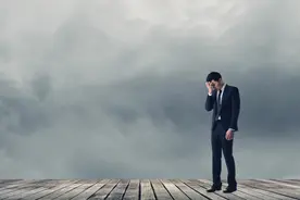 领导在饭局上有这3个行为，说明他很可能瞧不起你，别再赔笑了图片