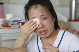 哄睡孩子后发现饭菜被吃光，30岁宝妈怒拍桌子，换来丈夫两耳光图片