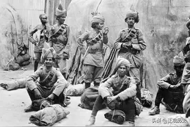 八千印军远征非洲，跋涉两个月抵达战场，战斗“三分钟”排队跳海图片