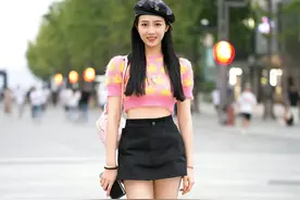 看街拍 识包包：轻奢品牌MCM哪些款式曝光率高？图片