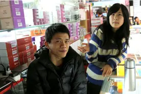 小伙胆真大竟然撞脸美国一总统，各位看官，你感觉他长得像吗？图片