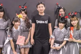 王思聪为何如此“豪横”？除了父亲王健林外，爷爷身份更不简单图片