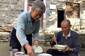 农村每个人每月究竟需要多少钱才能生存下去？听老农怎么说？图片