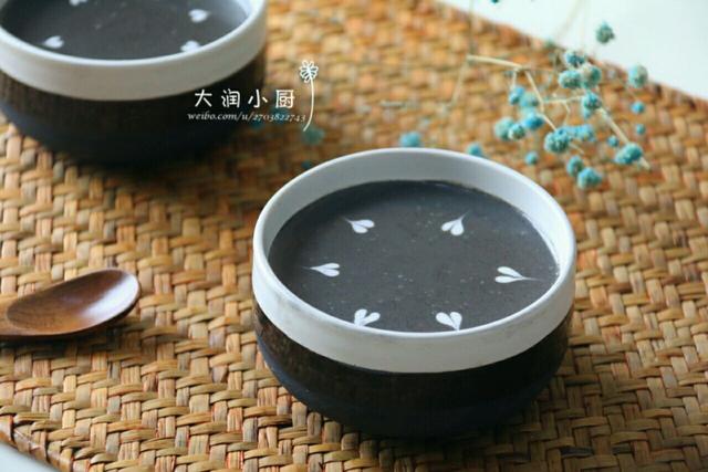 还喝什么速溶！自制黑芝麻糊，一口顺滑到喉咙，成本一碗才几毛