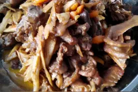 炒鸭肉时，直接下锅炒就错了！大厨：多加1味，鸭肉鲜香无腥味图片