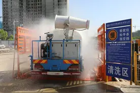 城管“洗车神器”助力地铁12号线，惠民工程提高重点企业施工效率图片