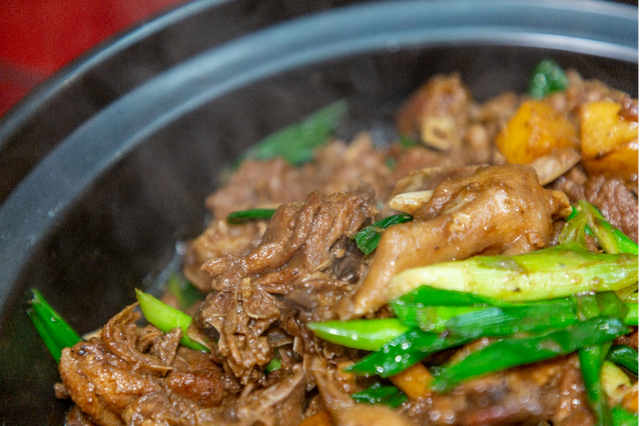 花胶花菇焖猪脚 2026年花胶花菇炖猪肉的做法