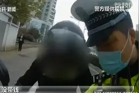 南京女子骑电动车不戴头盔 还袭警撒泼：我死了我愿意图片