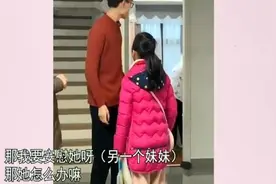 45岁妈妈生二胎，大一哥哥被迫“带娃”，网友：就当提前练手了图片