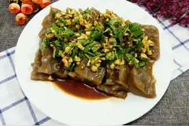 凉菜分享：凉拌猪皮冻、凉拌豇豆、秘制爽口凉面的简单做法图片