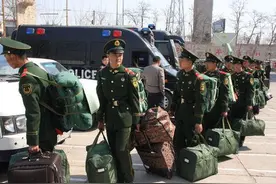新兵入伍啥都不懂，班长会不会打骂体罚？指导员：还有更严重的图片