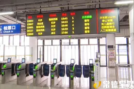 市领导调研常德高铁枢纽站过渡站秩序管理工作图片