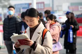 体制内快成“女儿国”，年轻男生寥寥无几，3个原因道出现实图片