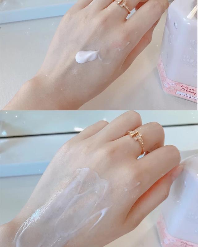 蓝色瓶身带香水味的身体乳