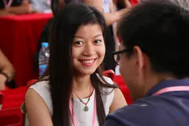 相亲吃饭点了四个菜，男方提出AA制，姑娘看完账单直言“我请客”图片