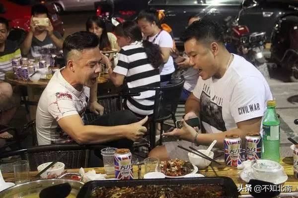 酒桌上猜码是广西一直流传至今的文化现象，但有些风气也应杜绝