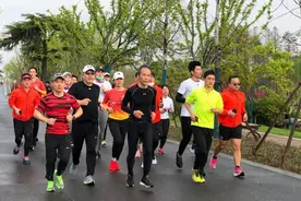 70岁王石跑步启示：您是不是成熟跑者？请对照下面6个特质图片