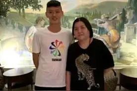 陈宝莲19岁儿子低调庆生，感谢邱黎宽养育教诲，已视对方为母亲图片