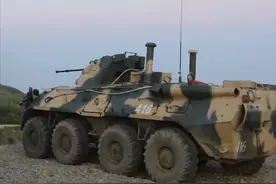 解放军开上BTR-82A装甲输送车，体验一把俄罗斯版“大八轮”图片