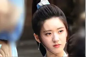 赵露思剃头后颜值不降反升？发际线上移2cm美出鹅蛋脸，厉害图片