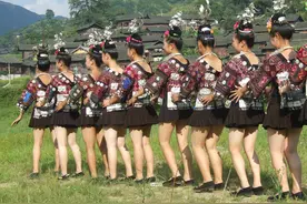 我国裙子最短的一个民族，裙长16厘米，因为地区偏远得以保存图片