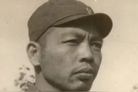 离家26年，兵团参谋长回乡探亲，九旬老父问：长官你找谁？图片