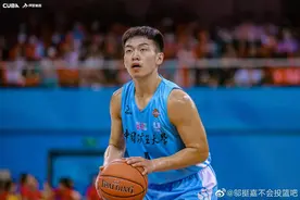 中国矿大“库里”--邬挺嘉图片