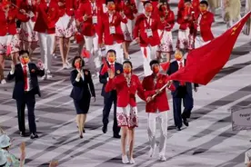 东京奥运开幕式 中国代表队入场气势不凡图片