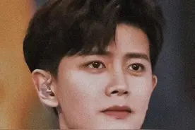 国庆晚会任嘉伦眼中含泪，发长文与周生辰告别，他的真情很动人图片