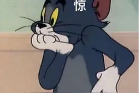 玩密室逃脱太入戏怎么办？抱着npc就亲的简直了，哈哈图片