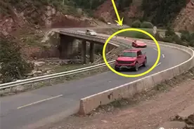 “熔岩橙”兰博基尼进藏，落地700万，还配台皮卡，可谓有钱任性图片